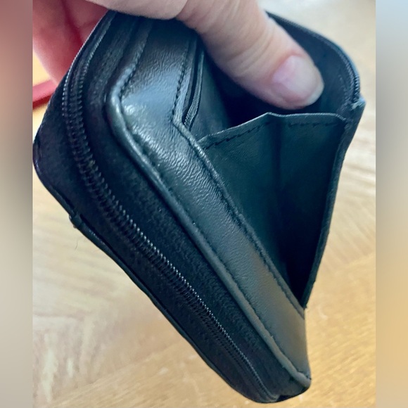 Kenneth Cole Reaction Black all Genuine Leather Wallet. 
Perfect Condition - Picture 5 of 15